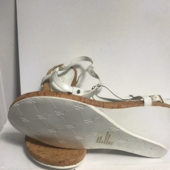 Lauren by ralph lauren white with a tan color very comfortable size 10 - Picture 2 of 5